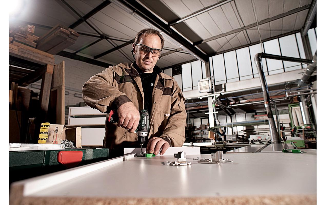 Metabo Akku-Bohrschrauber PowerMaxx – 12 V – Schnellspannbohrfutter – 17 Nm – 2×2,0 Ah & Ladegerät – Koffer