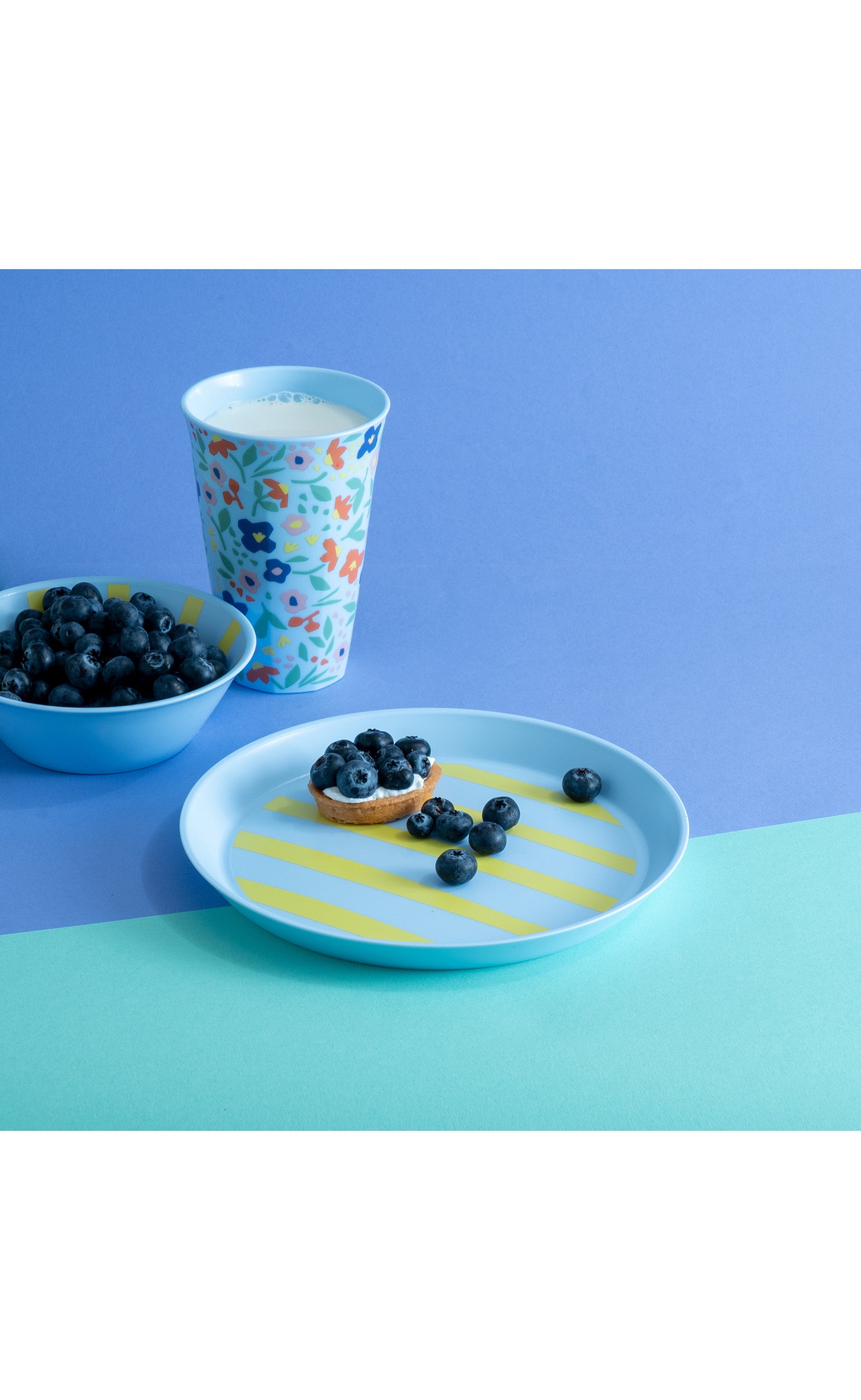 Koziol Becher Nora L BLOOMS – 450 ml, Ø 9,2 cm, Kunststoff (biozirkulär), Blau, spülmaschinenfest, BPA-frei