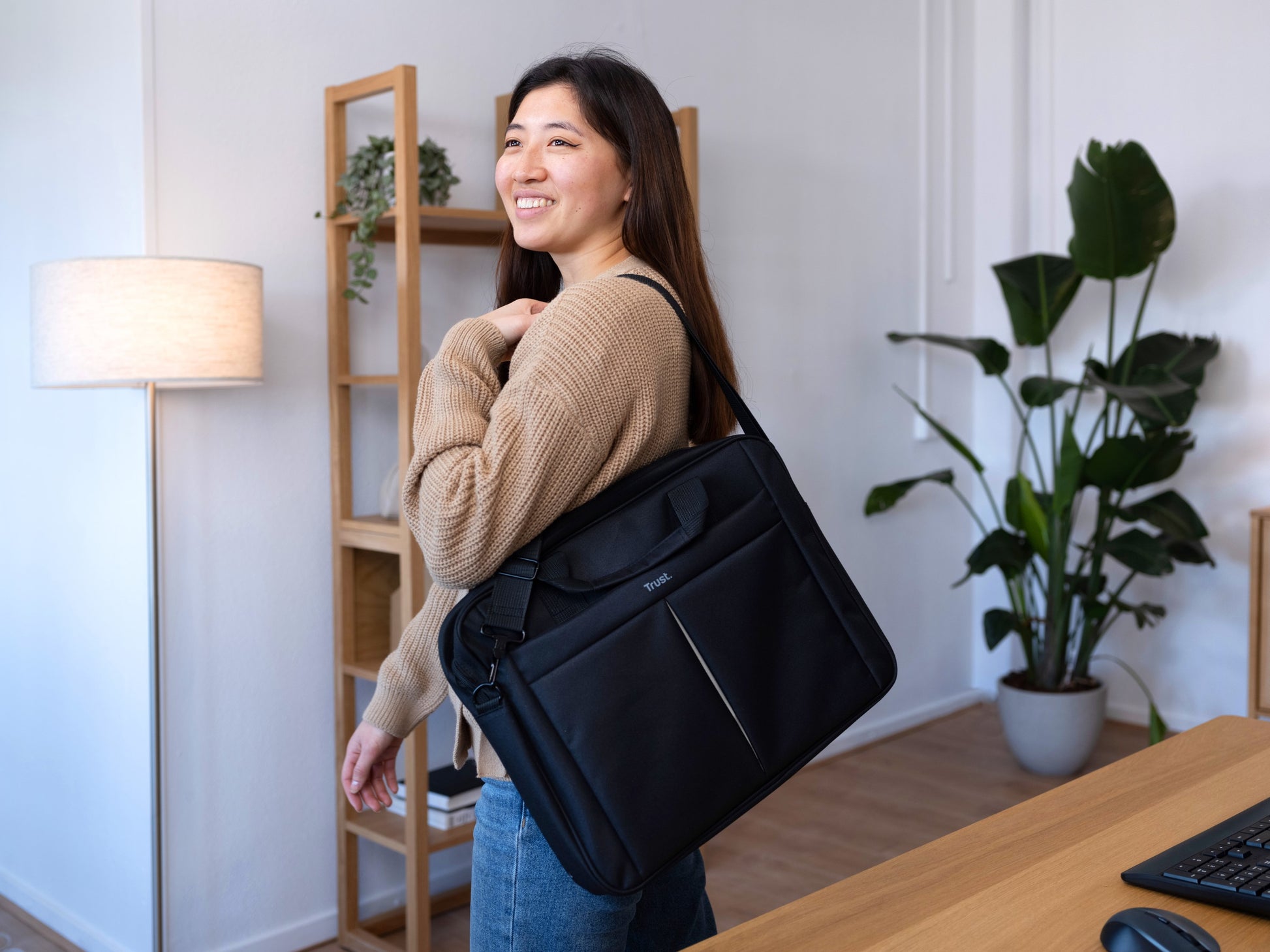 Trust Notebook-Tasche bis 16" – 2 Fächer, Schultergurt – Schwarz