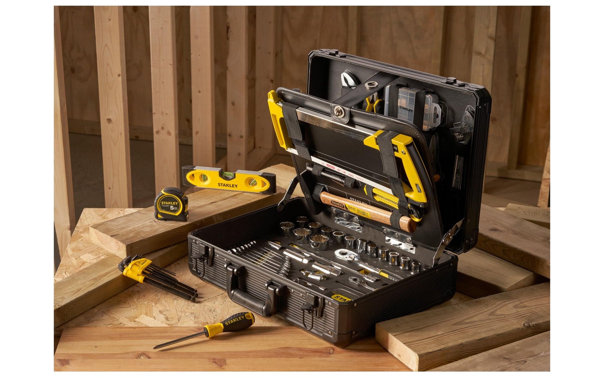 Stanley Reparatur-Toolkit – 61 Bits, 8 Schraubendreher – Schwarz, Gelb – 142 Stück