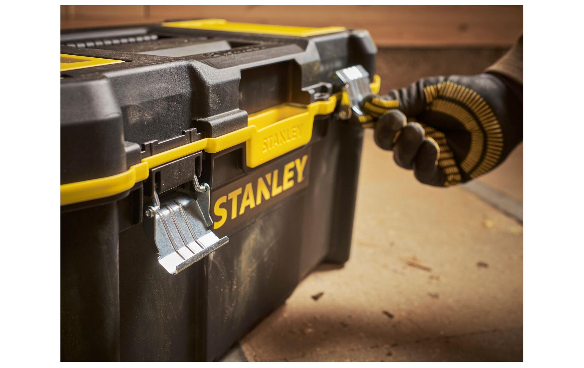 Stanley Werkzeugbox 24 l – leer, Hartschalenkoffer, 2 Fächer, schwarz, Kunststoff, B 490 × H 290 × T 250 mm