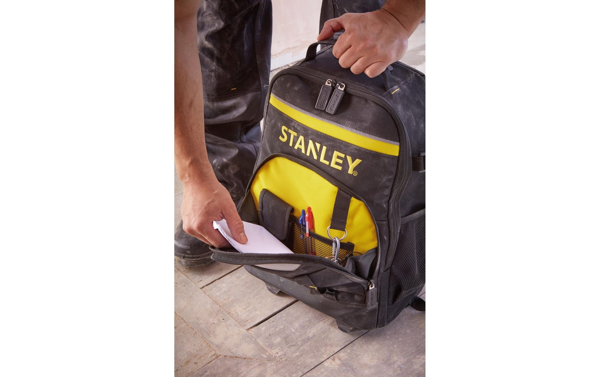 Stanley Werkzeugrucksack STST83307-1, mit Teleskopgriff und Rollen, Schwarz, 1 Stk.