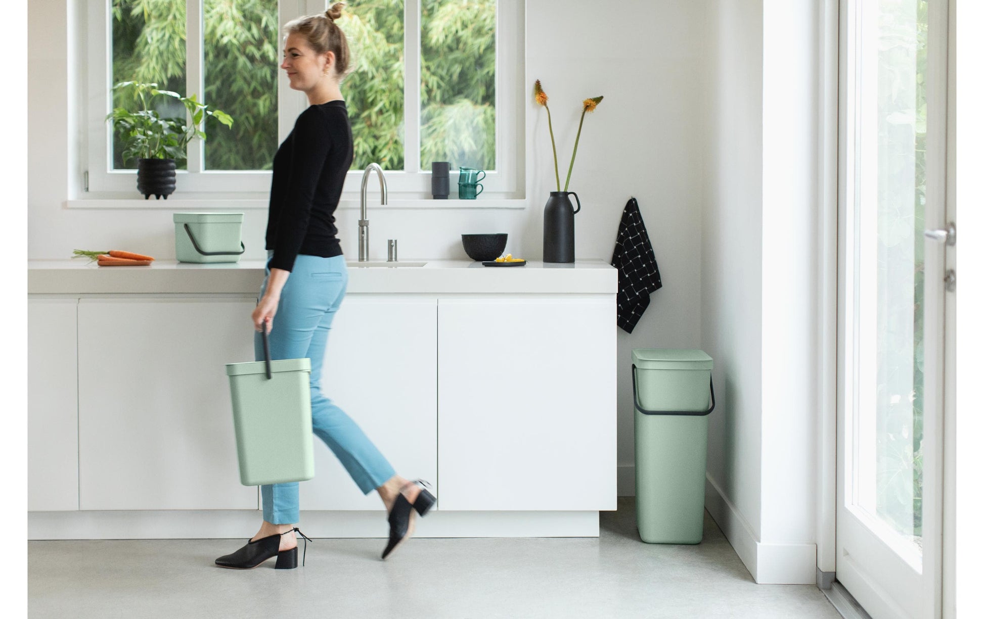 Brabantia Tisch-Abfallbehälter – 6 L – mit Deckel – Kunststoff, Hellgrün – B × H × T 245 × 181 × 200 mm