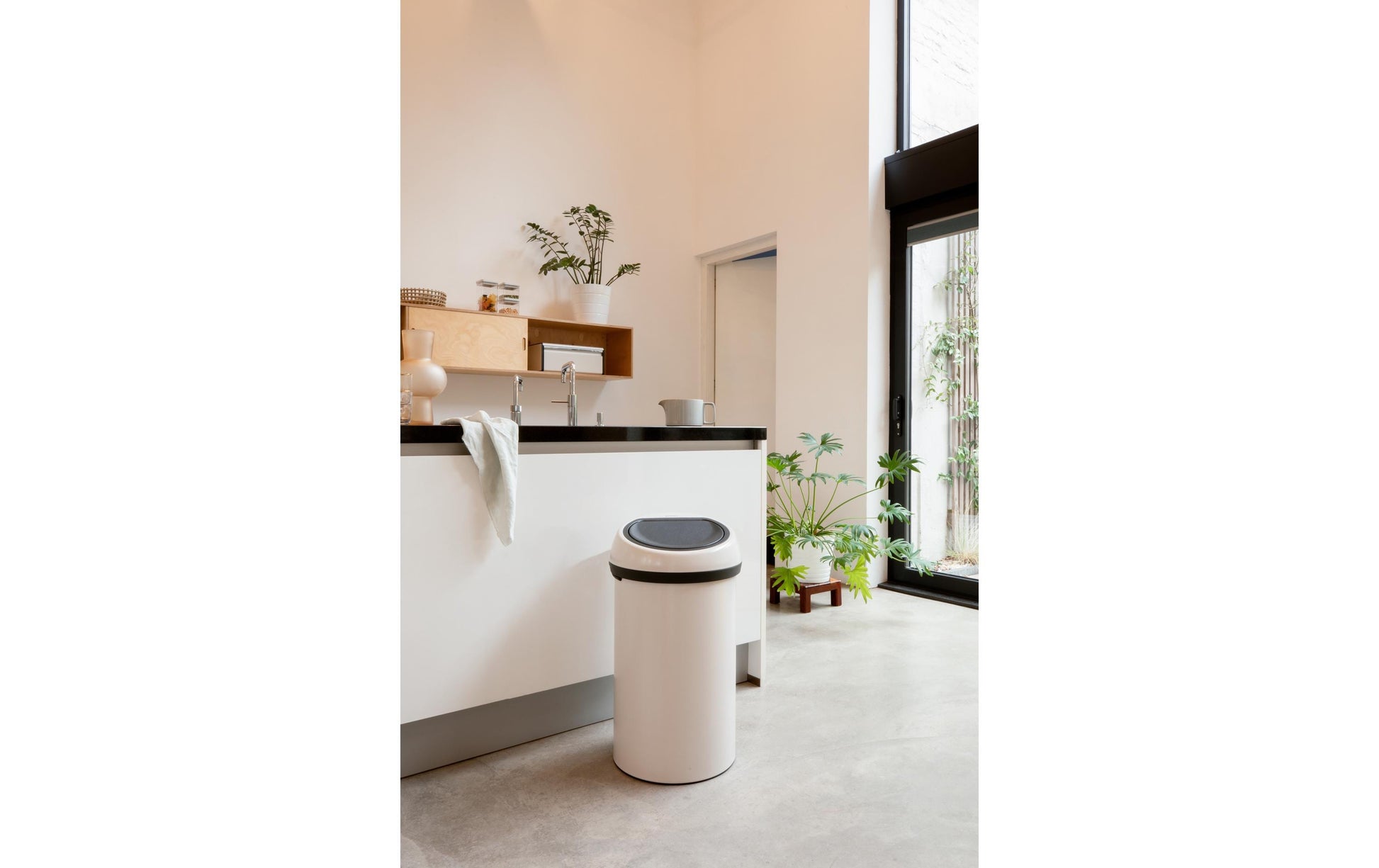 Brabantia Abfallcontainer – 60 l – mit Deckel – Edelstahl – Ø 400 × H 710 mm