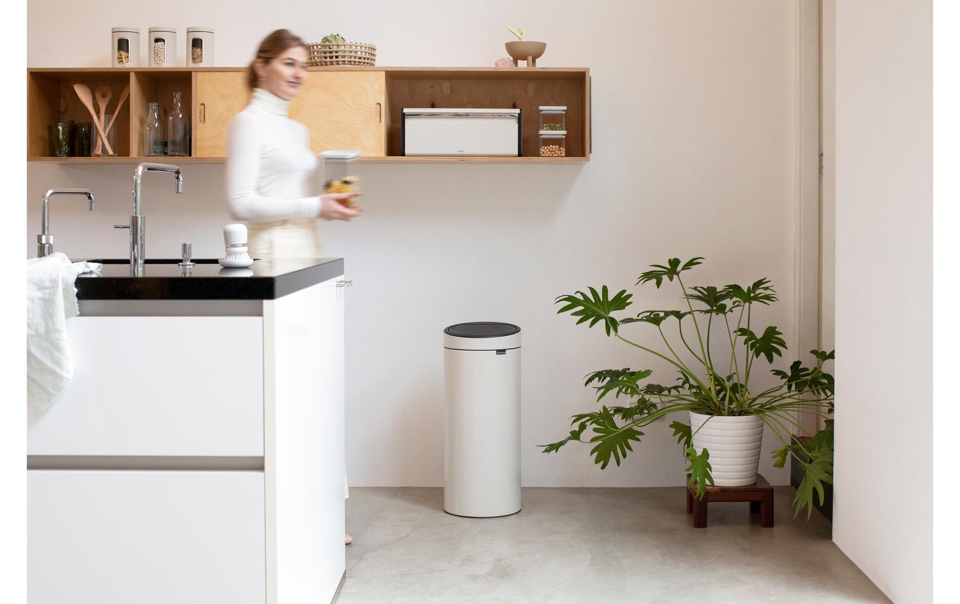 Brabantia Papierkorb – 30 l, mit Deckel – Edelstahl – Ø 320 × H 720 mm