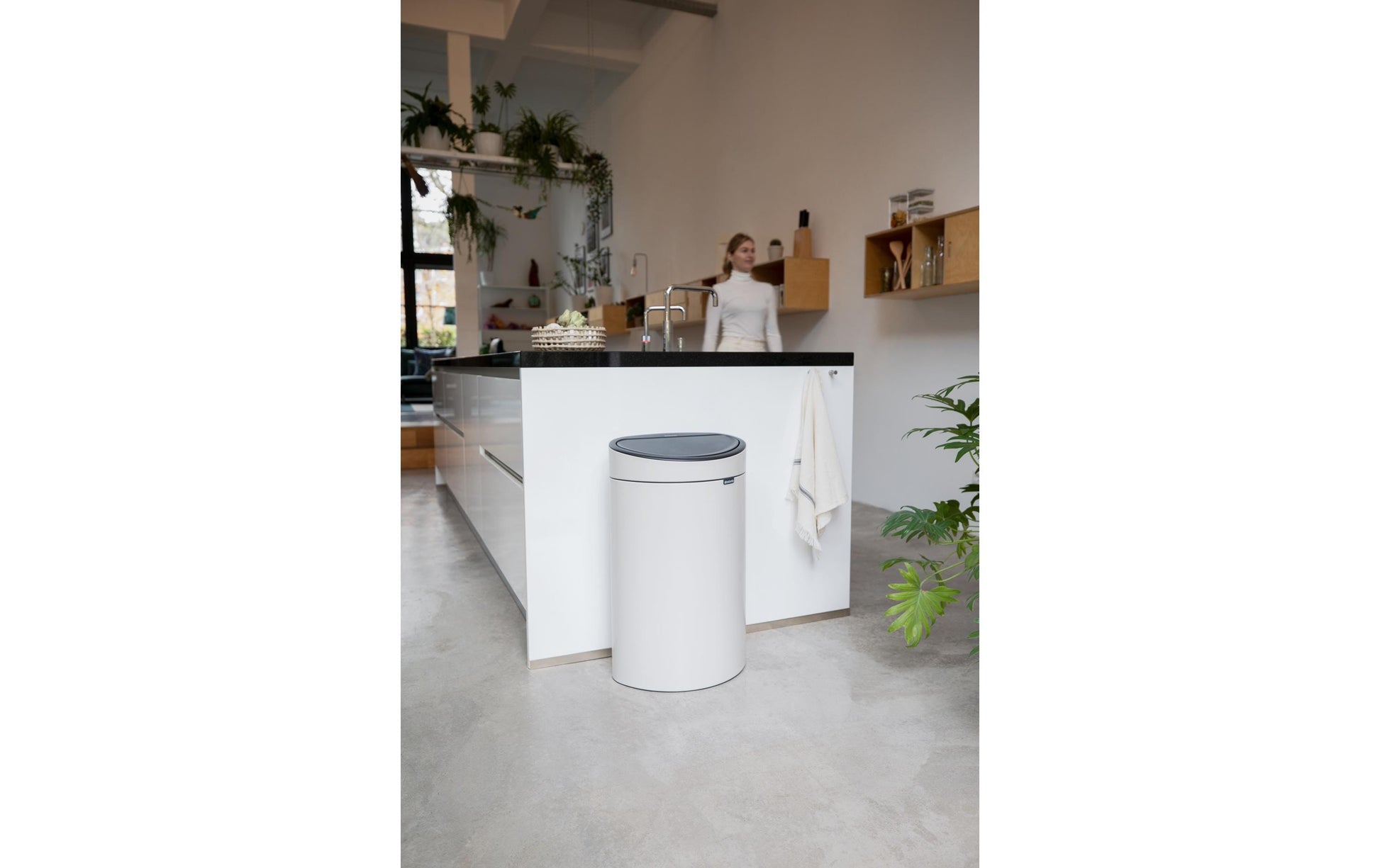 Brabantia Touch Bin New Abfalleimer – 40 l – mit Deckel – Edelstahl – B × H × T 435 × 727 × 302 mm