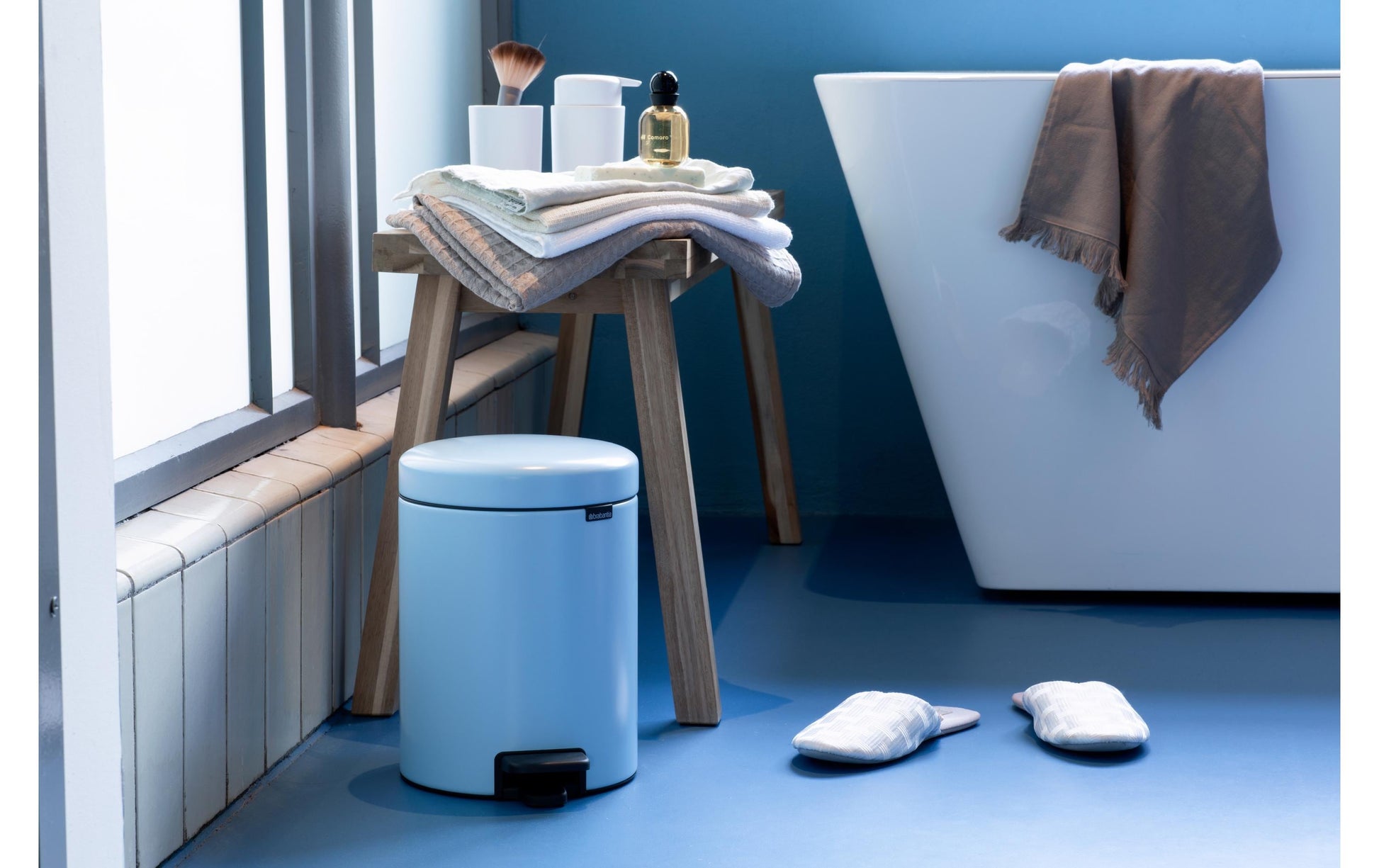 Brabantia NewIcon Treteimer – 5 l – Edelstahl, Rund – Blau