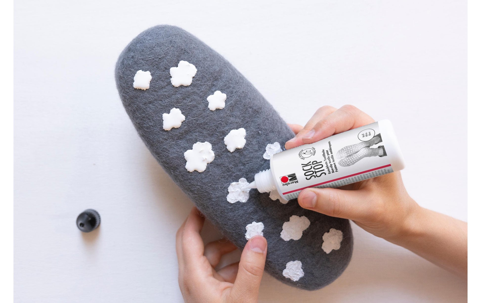 Marabu Sock Stop Textilfarbe Antirutsch – Schwarz – 90 ml – für Textilien (z. B. Socken)