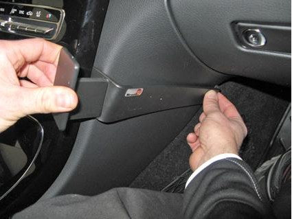 Brodit Auto-Halterung, gewinkelt – für Mercedes C-Class (180–320) 2014–2015 – Schwarz, ABS