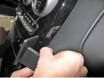 Brodit Auto-Halterung, gewinkelt – für Mercedes C-Class (180–320) 2014–2015 – Schwarz, ABS