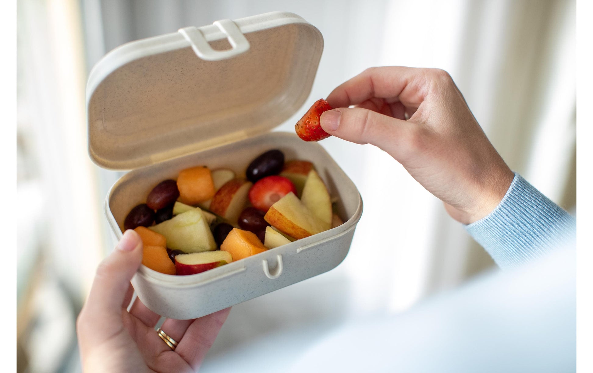 Koziol Lunchbox Pascal S – 15,1 × 10,8 × 6,0 cm, Kunststoff (biozirkulär), Beige, spülmaschinenfest, BPA-frei