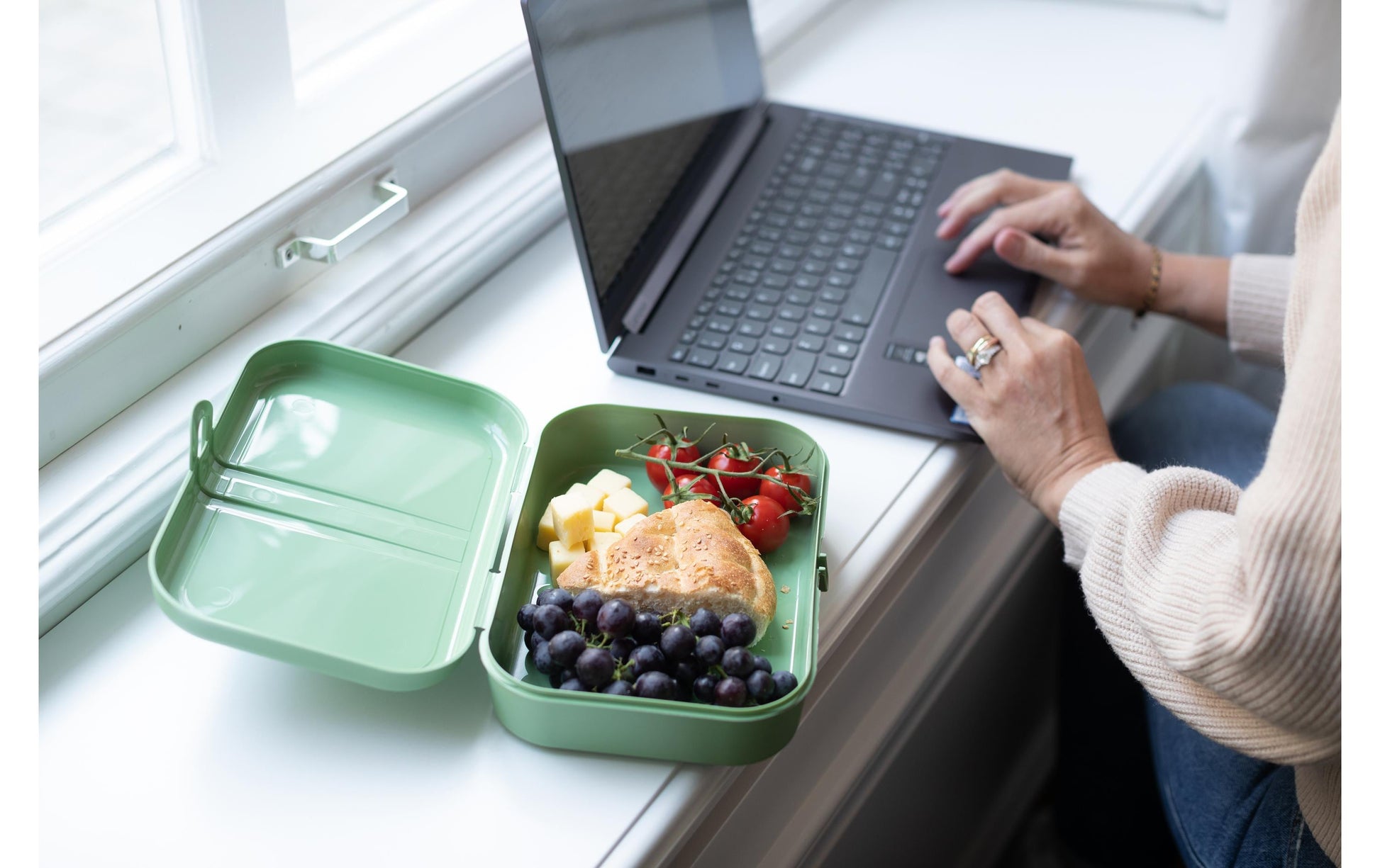 Koziol Pascal L – Lunchbox 23,2 × 16,6 × 6,2 cm, mit Trennsteg, Biokunststoff, grün