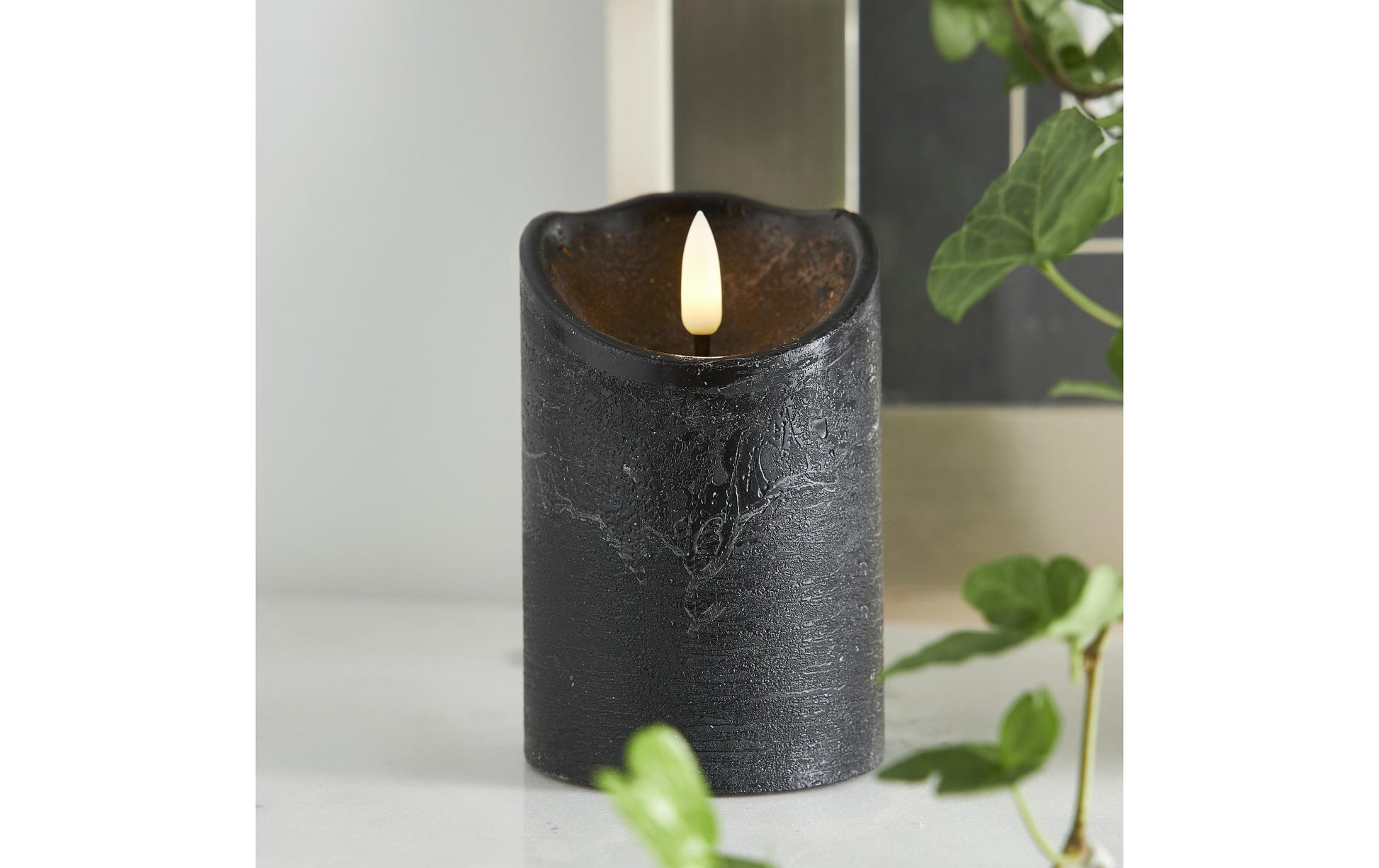 Star Trading LED-Säulenkerze Flamme Rustic – Ø 7,5 × 12,5 cm, 0,03 W, warmweiss, schwarz, flackernd, Timer 6/1