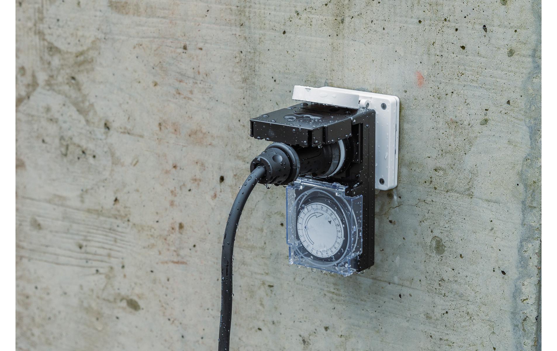 Max Hauri AG Max Hauri Zeitschaltuhr mechanisch (DIN-Schiene) – 24 h, IP55, Zwischenstecker – Schwarz