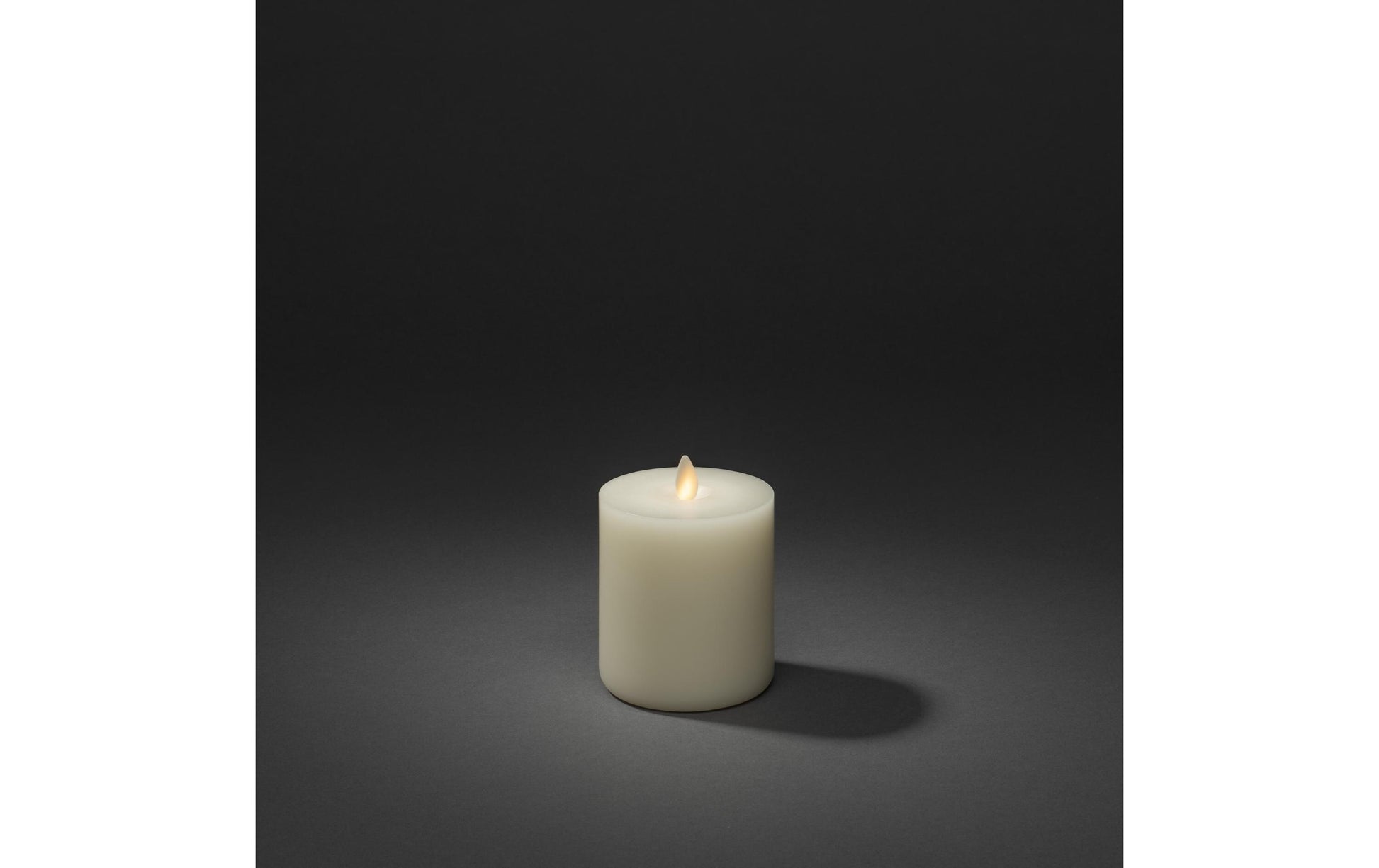Konstsmide LED Echtwachskerze – Ø 8 × 10 cm – Wachs, beige – 16-teilig