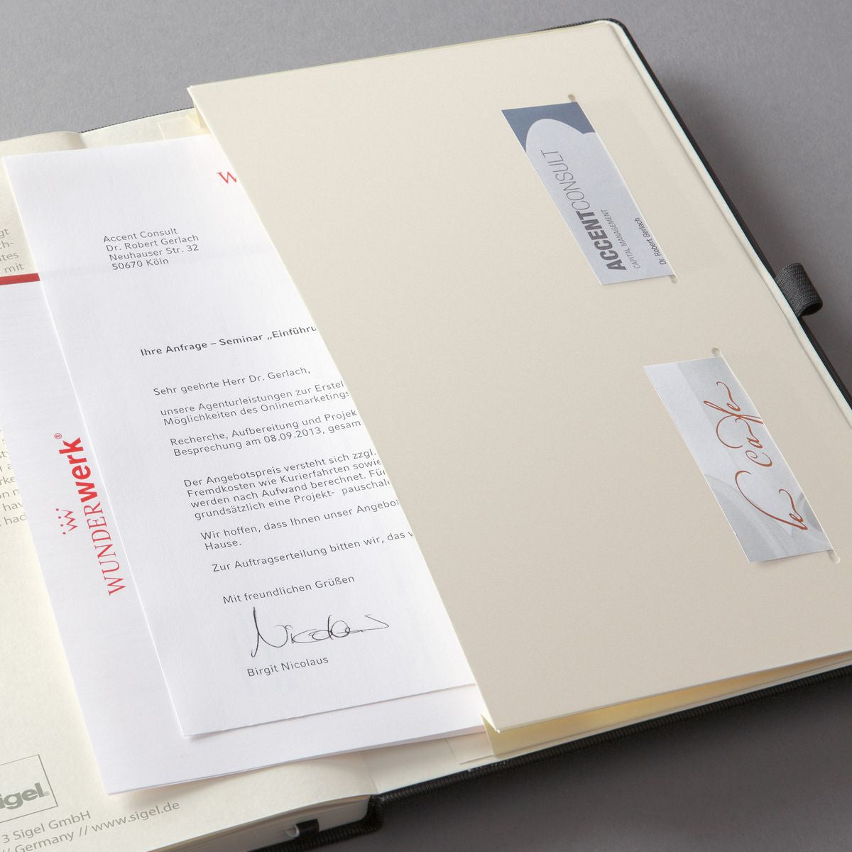Sigel Notizbuch Conceptum, 225 × 315 mm, kariert, Fadenheftung, Hardcover, 194 Seiten, 80 g/m² – schwarz