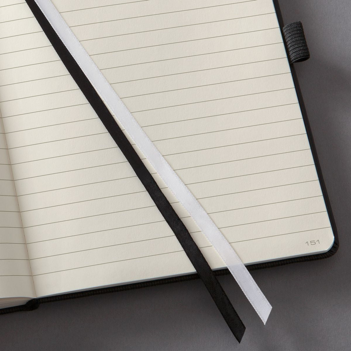 Sigel Notizbuch, 225 × 315 mm, liniert, Fadenheftung, 194 Seiten, 80 g/m² – schwarz