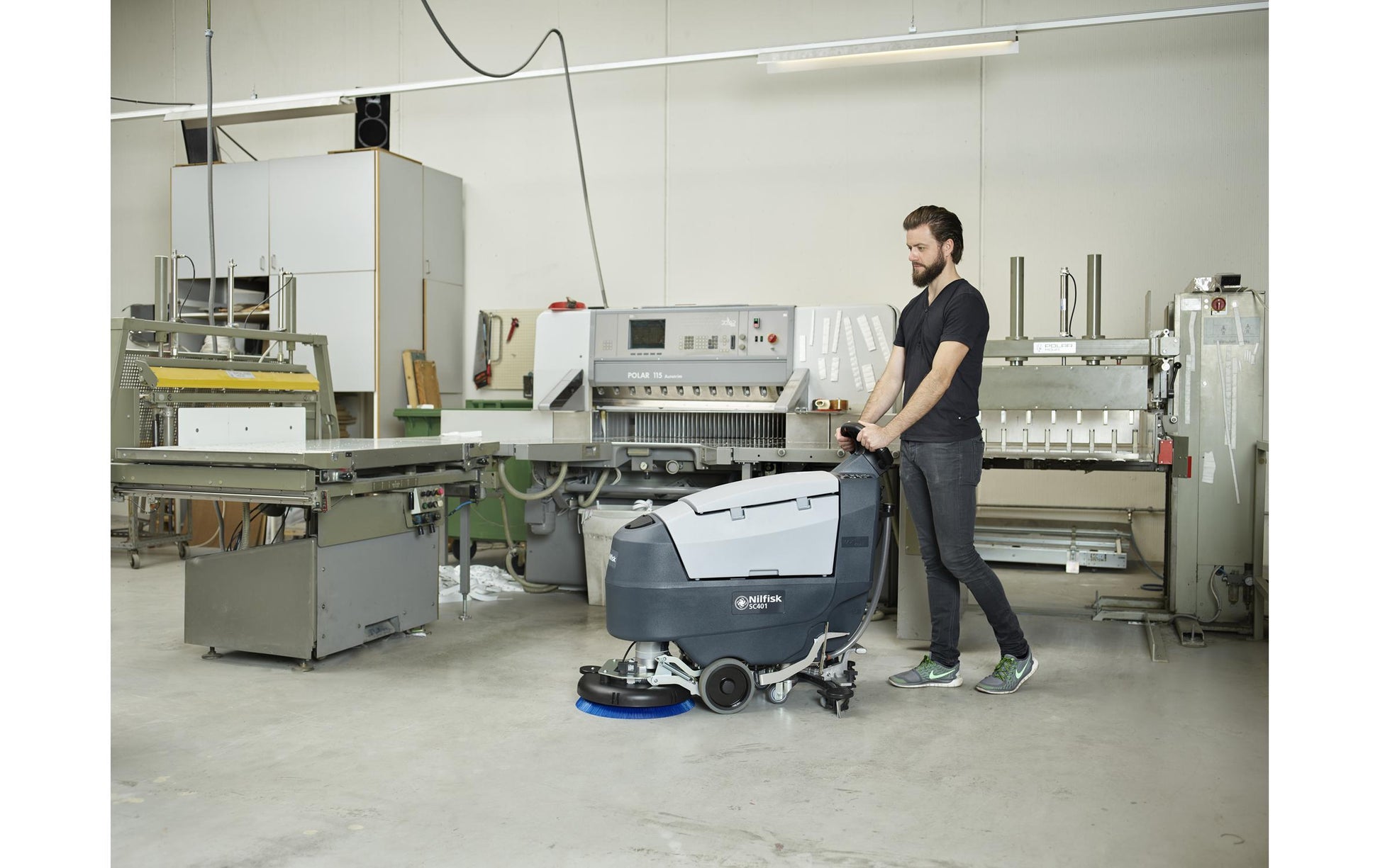 Nilfisk Akku-Scheuersaugmaschine – 2000 ml, grau