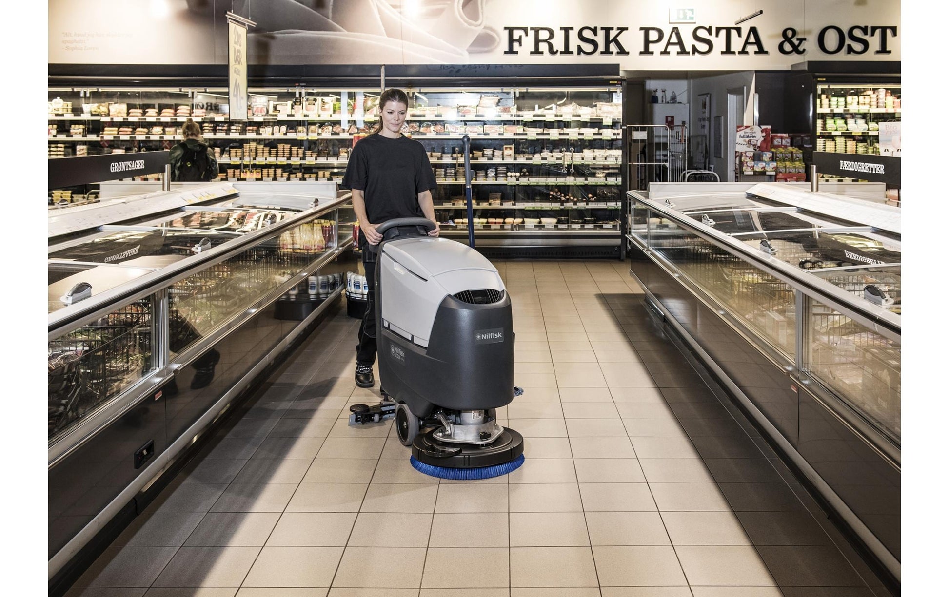 Nilfisk SC500 53B – Scheuersaugmaschine – Arbeitsbreite 53 cm, Tank 45 l, Akku, Grau