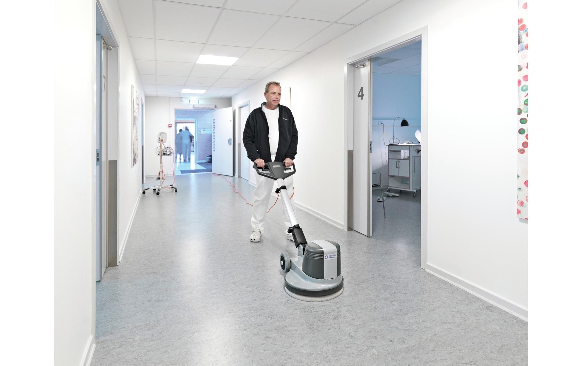 Nilfisk FM400D – Einscheibenmaschine – Ø 43 cm, 110 W, 370 U/min, Grau
