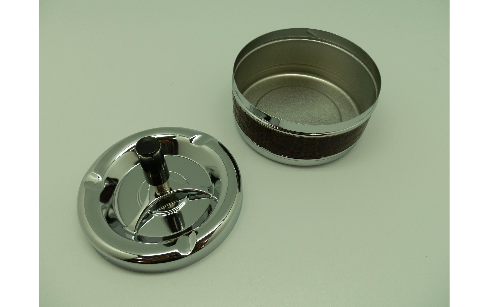 Dameco Aschenbecher – Ø 11 × 10 cm – Metall, silber