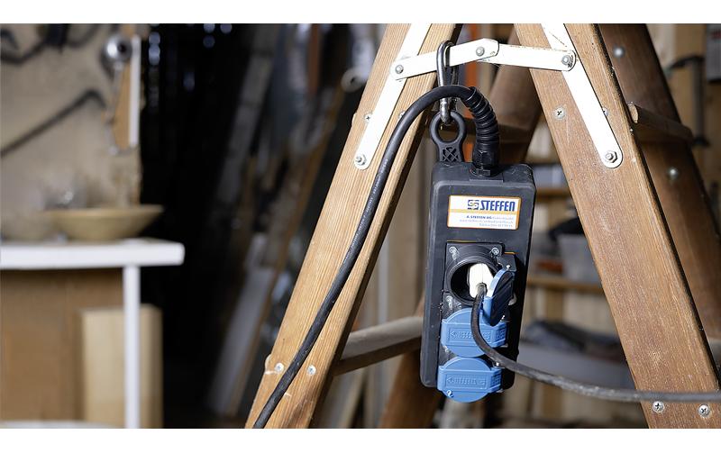 Steffen IP55 Professional Steckdosenleiste, 3×T13, ohne Schalter, 3 m, Eingang T12, IP55 – schwarz/blau