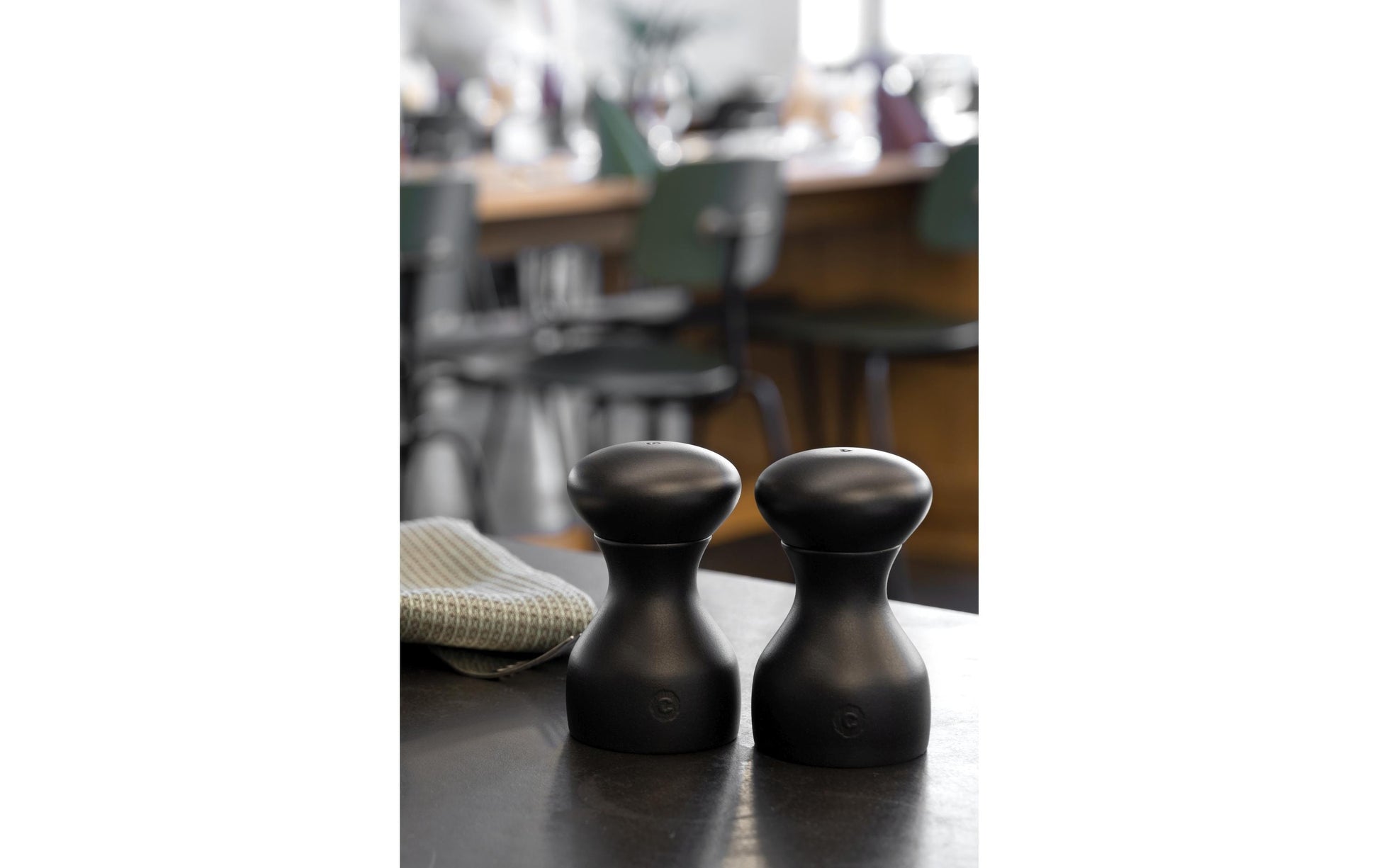 CrushGrind Salz- und Pfeffermühle Ø 5,7 × 9,6 cm, Buchenholz, Schwarz, 2er-Set