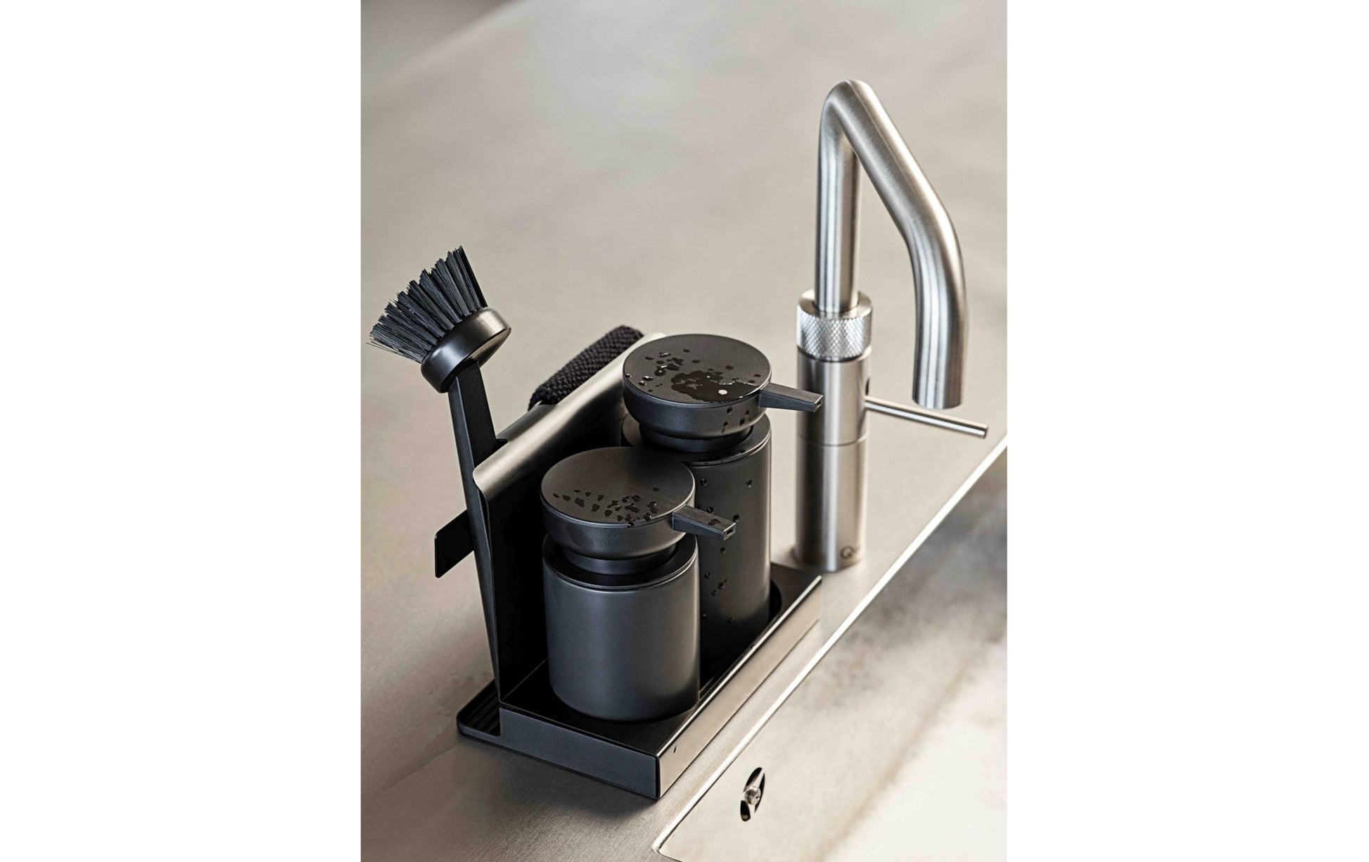 Zone Denmark Spültrogbutler Diish – inkl. Bürste, spülmaschinenfest – Metall, PP – schwarz – 11,2 × 17 × 18 cm