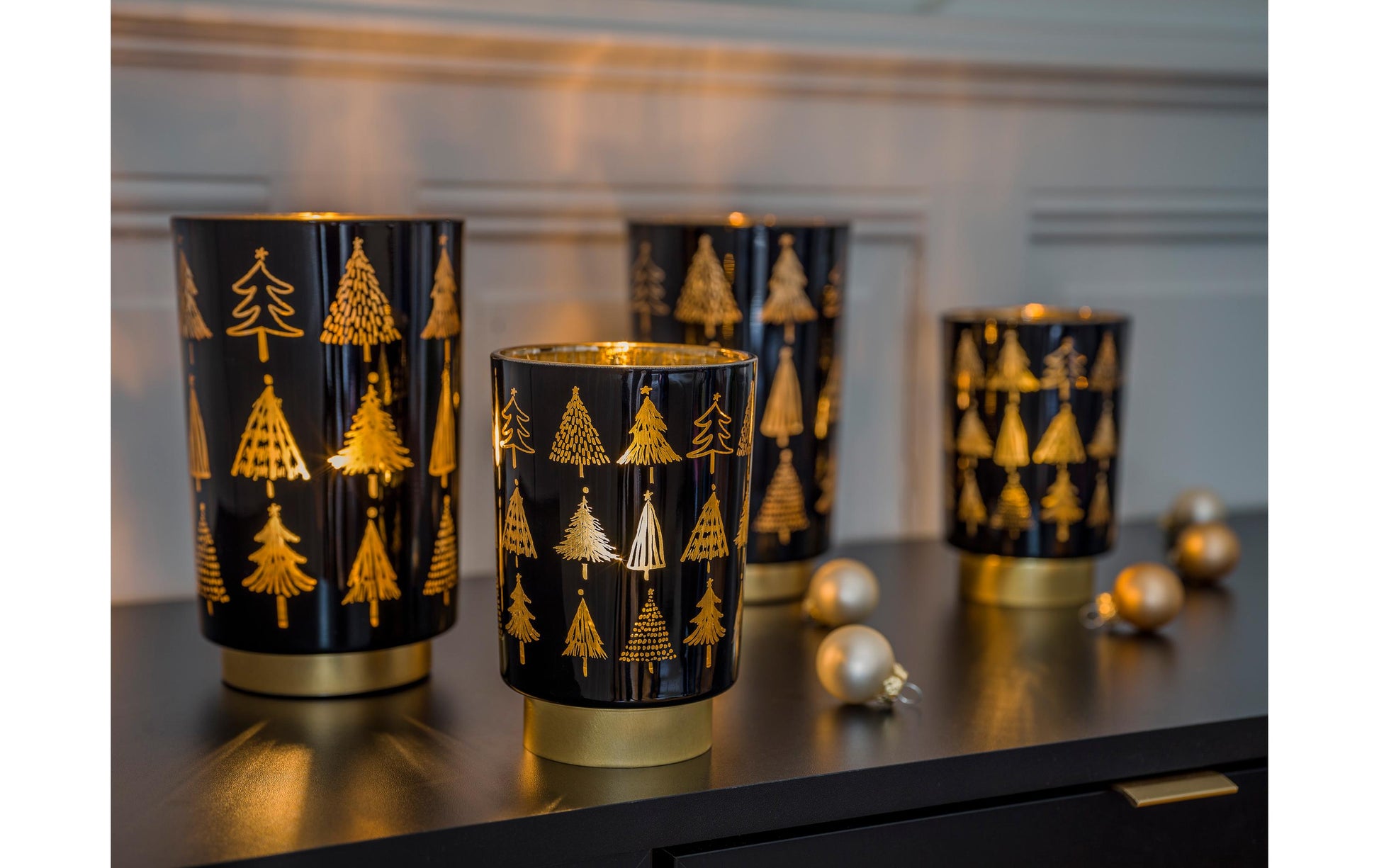 STT Tischleuchte Black Tree Lantern S – Ø 10 × 15 cm, Warmweiss, Gold, Timer