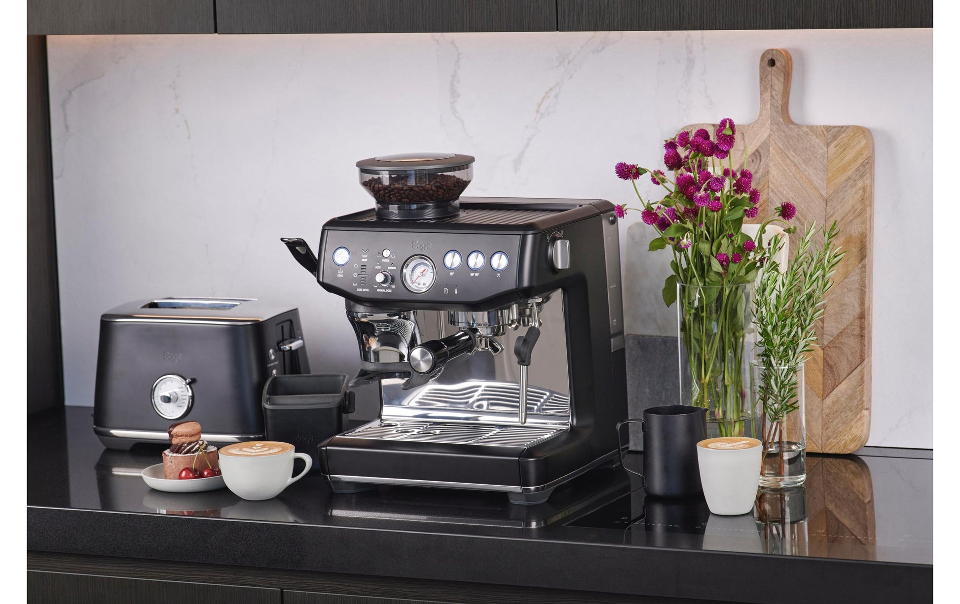 Sage Barista Impress Espressomaschine (Siebträger) – 9 bar, 2 l, Milchaufschäumer, Schwarz