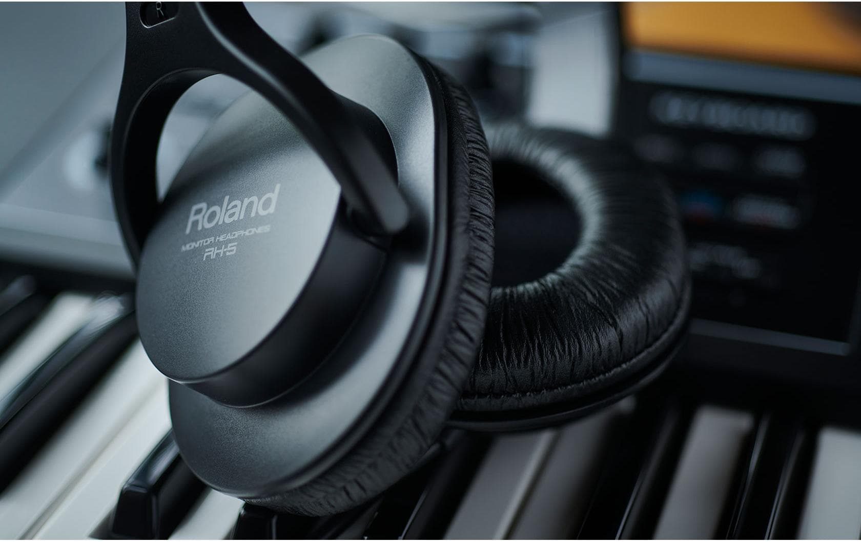 Roland RH-5 DJ-Kopfhörer – On-Ear, Kabel, 3,5 mm Klinke, mit 6,3 mm Adapter, Schwarz