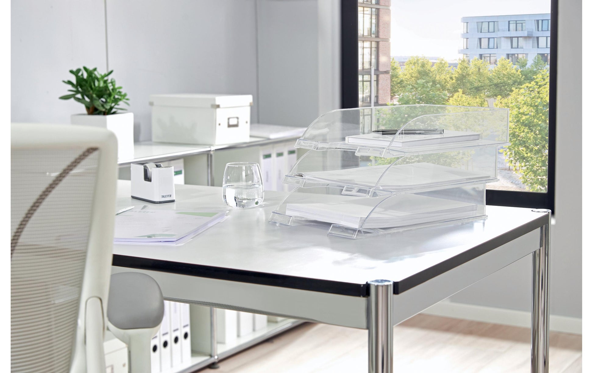 Leitz Briefkorb – mit Griffausschnitt, mit Beschriftungsfeld, glänzend, transparent, B 255 × H 70 × T 357 mm
