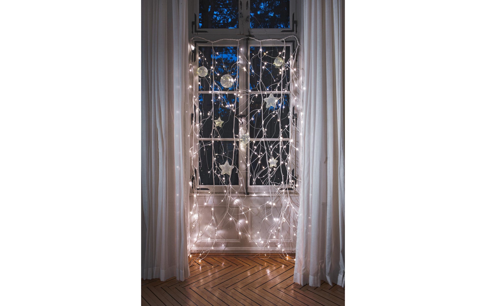 STT Dekorationskugel Glamour Ball – Ø 12 cm, Warmweiss, Batteriebetrieb, Timer 6/18 h, 3×AA, Weiss