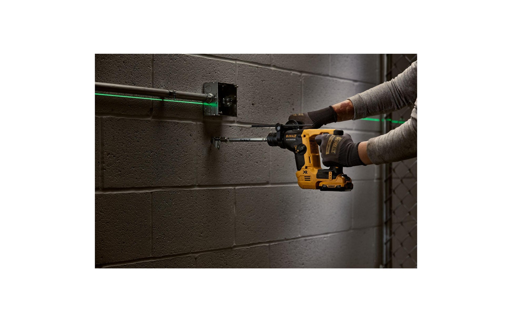 DeWalt Bohrhammer DCH072L2-QW – 12 V (XR) – SDS-plus – Beton Ø 14 mm – 1,1 J – mit Akku, Ladegerät & Koffer