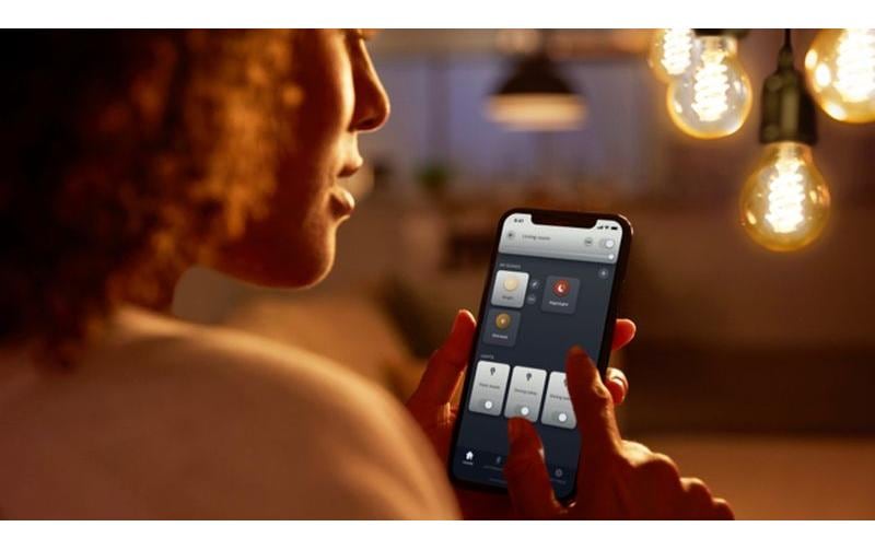 Philips Hue Smart-Leuchtmittel E14 Kerze – Warmweiss 2200–4500 K, 350 lm, 4,4 W, Bluetooth – 2 Stk.