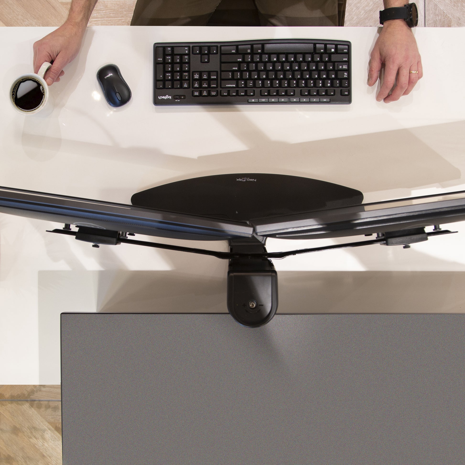 Ergotron NeoFlex LIFT12.7 – Monitorarm, Dual, Standfuss, bis 24", 6,4–15,4 kg, höhenverstellbar