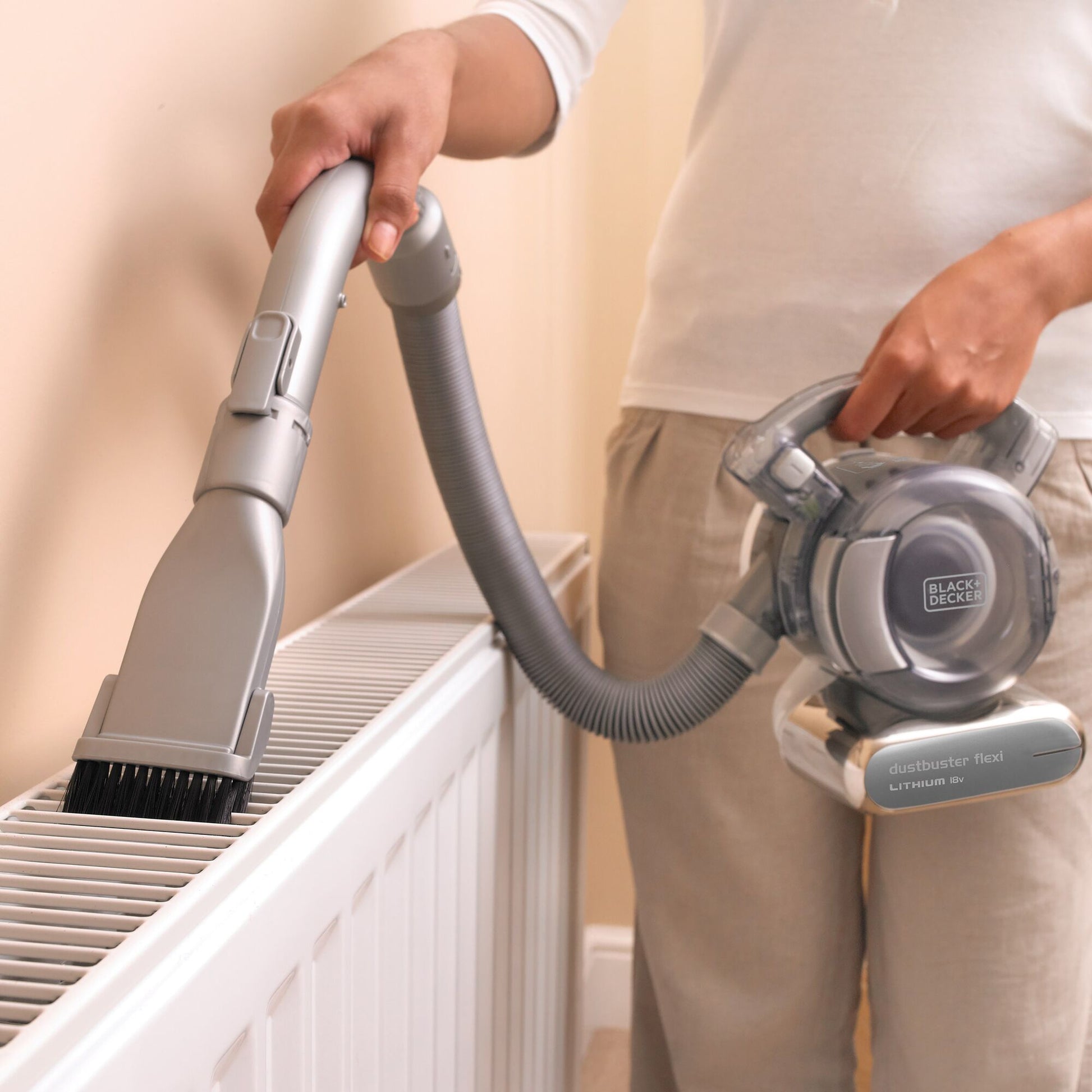 Black & Decker Black+Decker PD1820L – Akku-Handstaubsauger – 18 V, 15 min, 0,56 l, Beutellos – Chrom