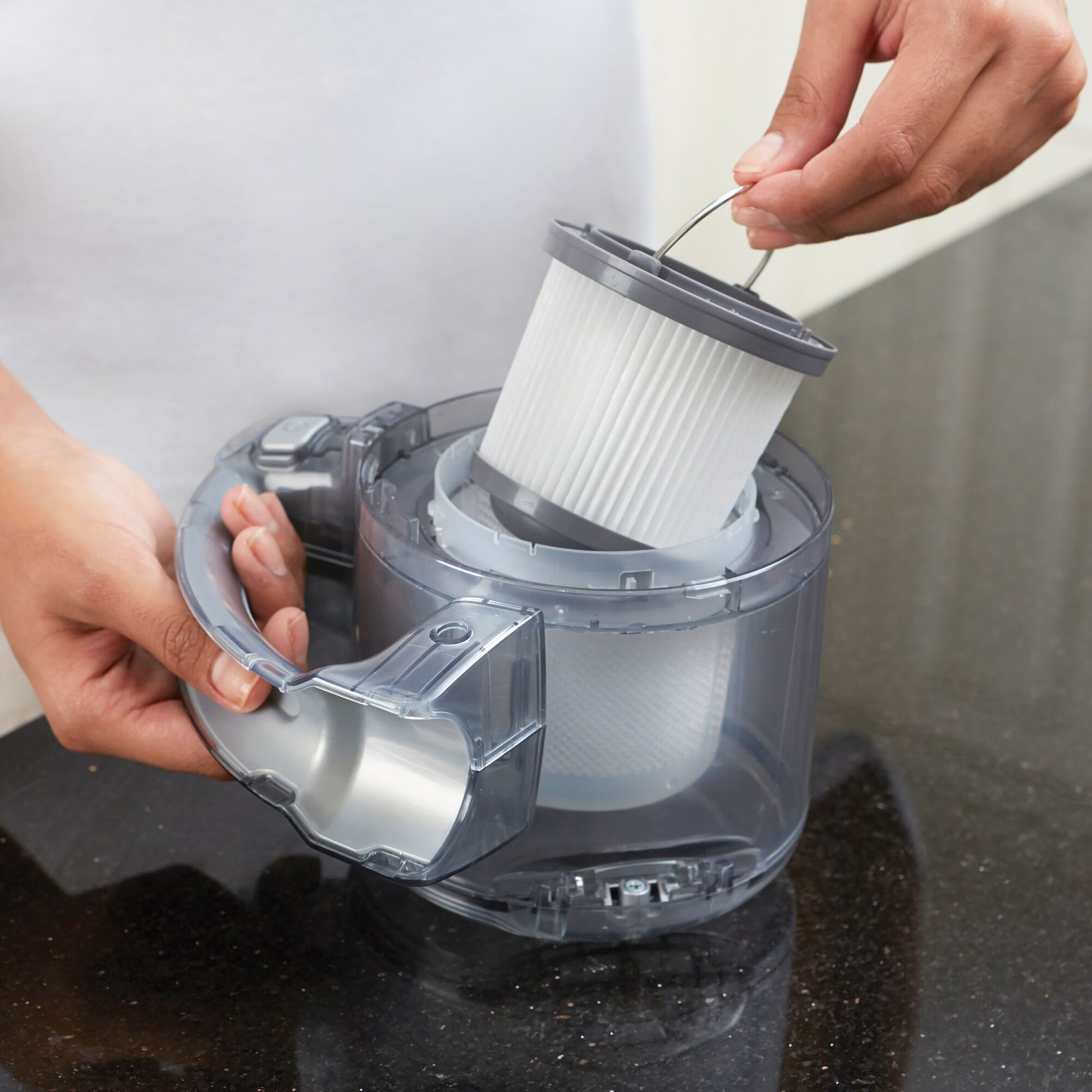 Black & Decker Black+Decker PD1820L – Akku-Handstaubsauger – 18 V, 15 min, 0,56 l, Beutellos – Chrom