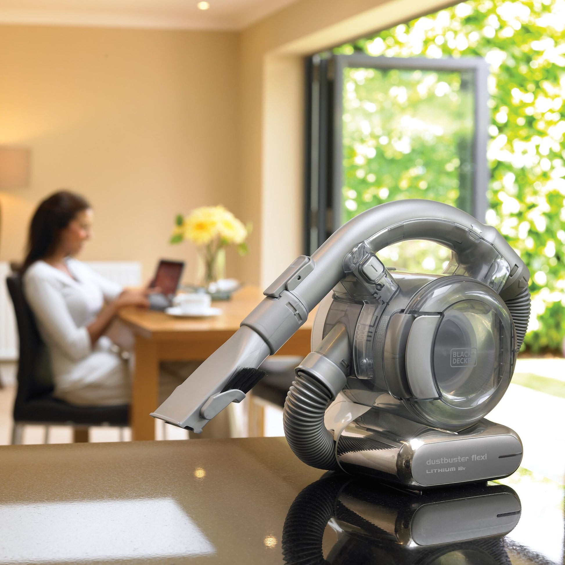 Black & Decker Black+Decker PD1820L – Akku-Handstaubsauger – 18 V, 15 min, 0,56 l, Beutellos – Chrom