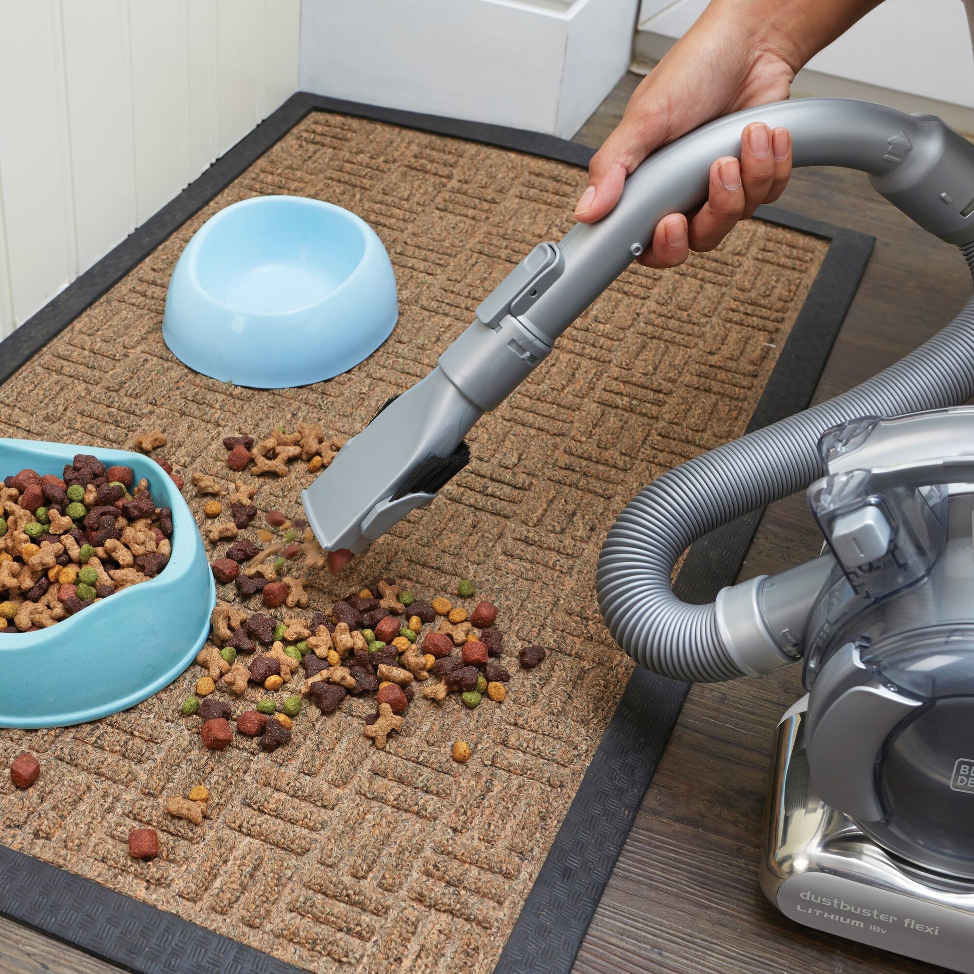 Black & Decker Black+Decker PD1820L – Akku-Handstaubsauger – 18 V, 15 min, 0,56 l, Beutellos – Chrom