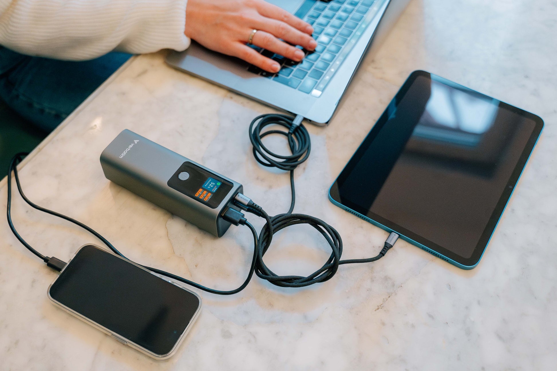 Verbatim Charge n Go Powerbank 27'000 mAh – 140 W PD, 2× USB-C, 1× USB-A, grau