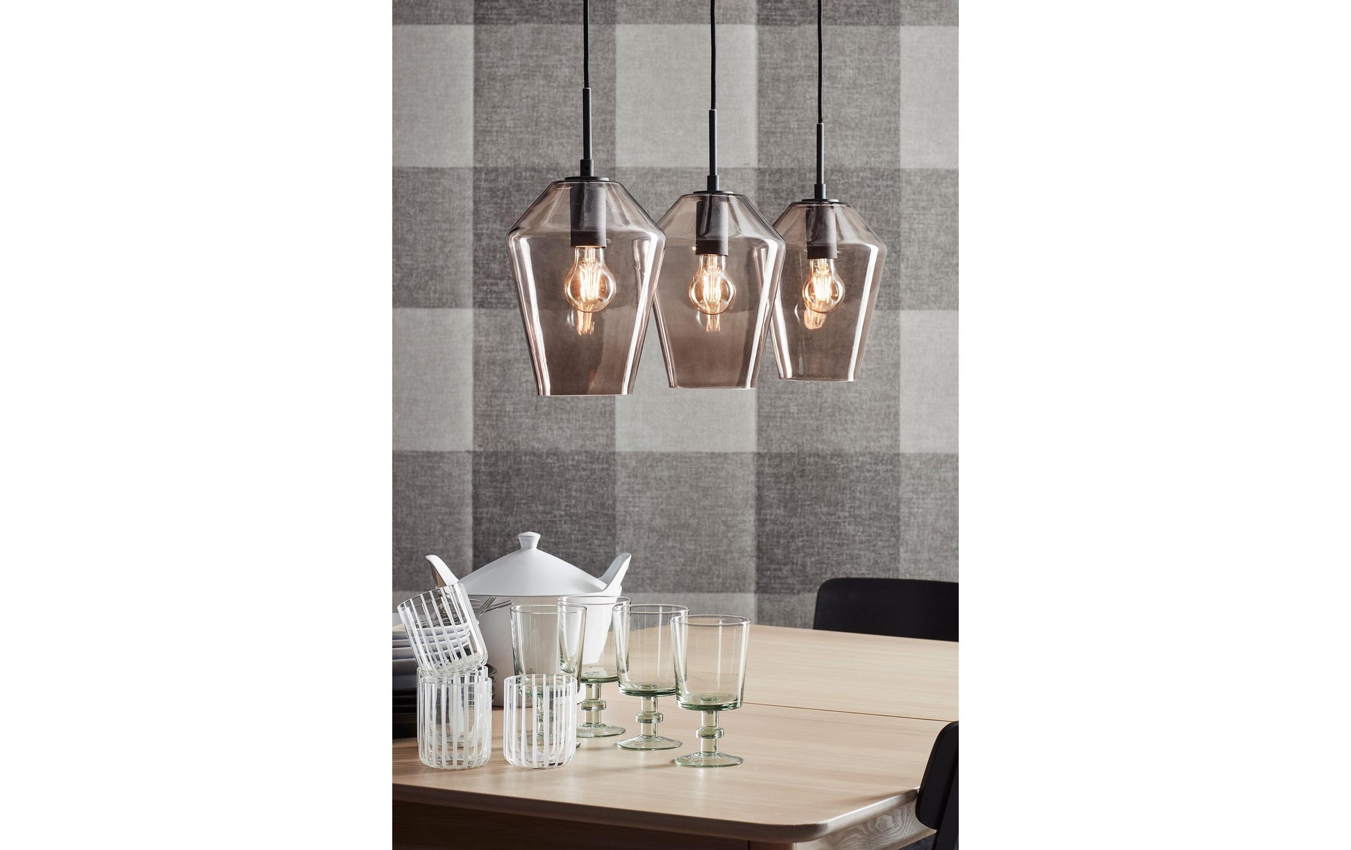 Markslöjd Retro Deckenleuchte – 78,5 × 18,5 × 35,5 cm, max. 3×60 W, nicht dimmbar, schwarz/smoke
