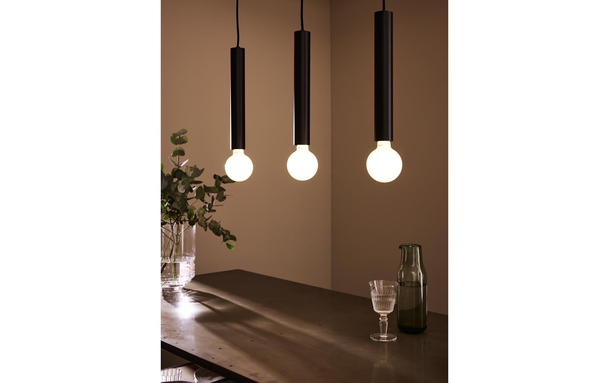Markslöjd Pendelleuchte SENCILLO – 3× E27, 40 W, 75×5×35 cm – Schwarz