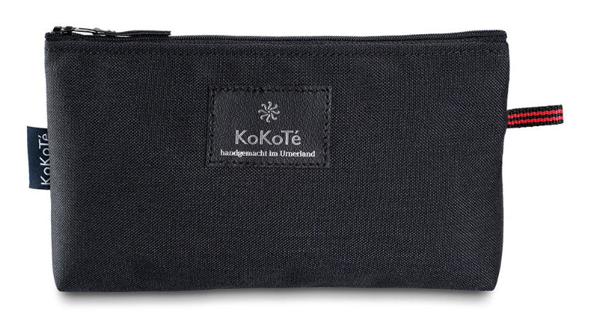 KoKoTé  Kulturbeutel – Aufhänger, Reissverschluss – 2 l, 235×150×50 mm – schwarz – ECONYL – Nessi M – 1 Stk.