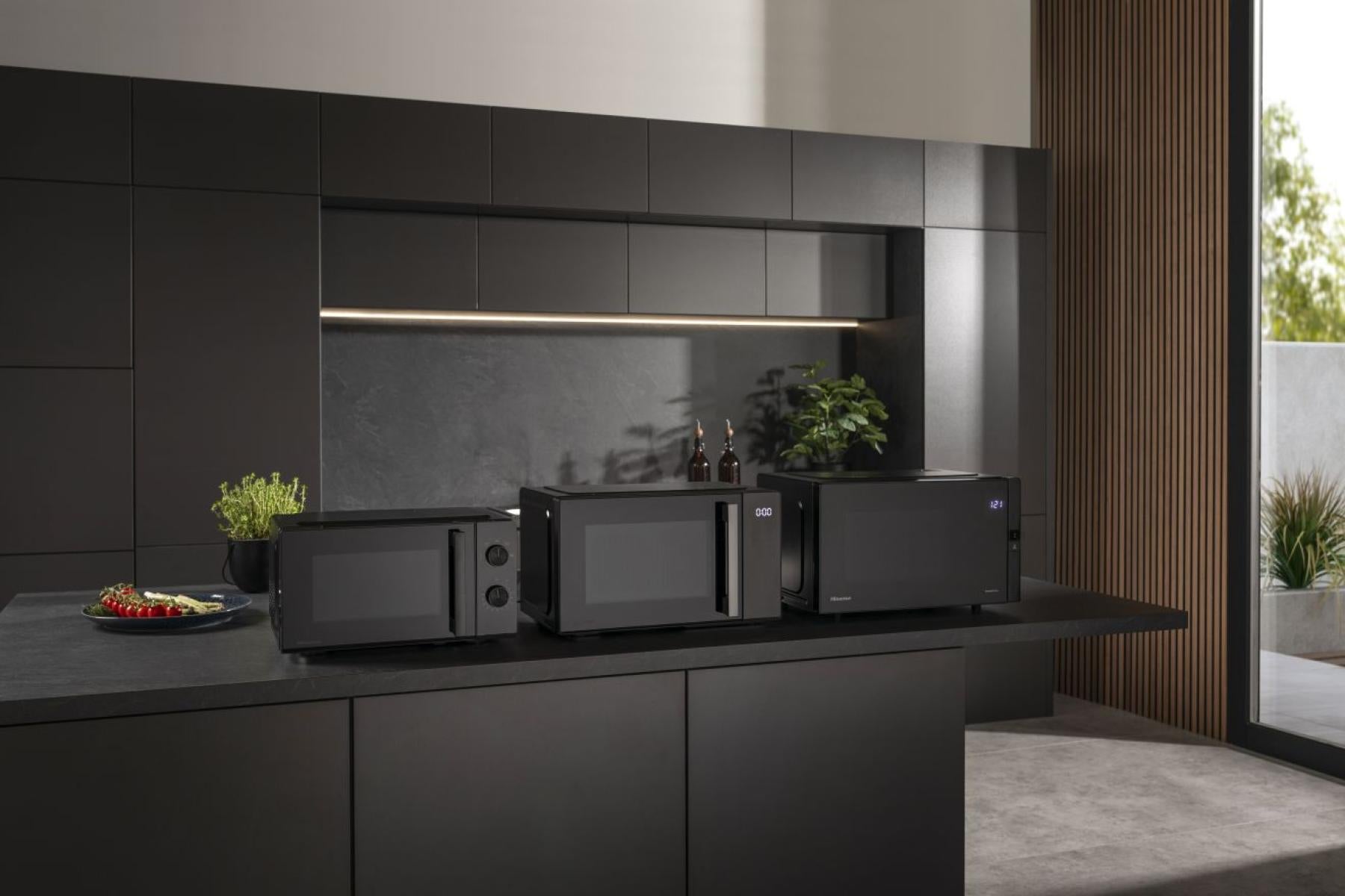 Hisense Grill-Mikrowelle H25MOBS4HGI – 25 l, 900 W – schwarz