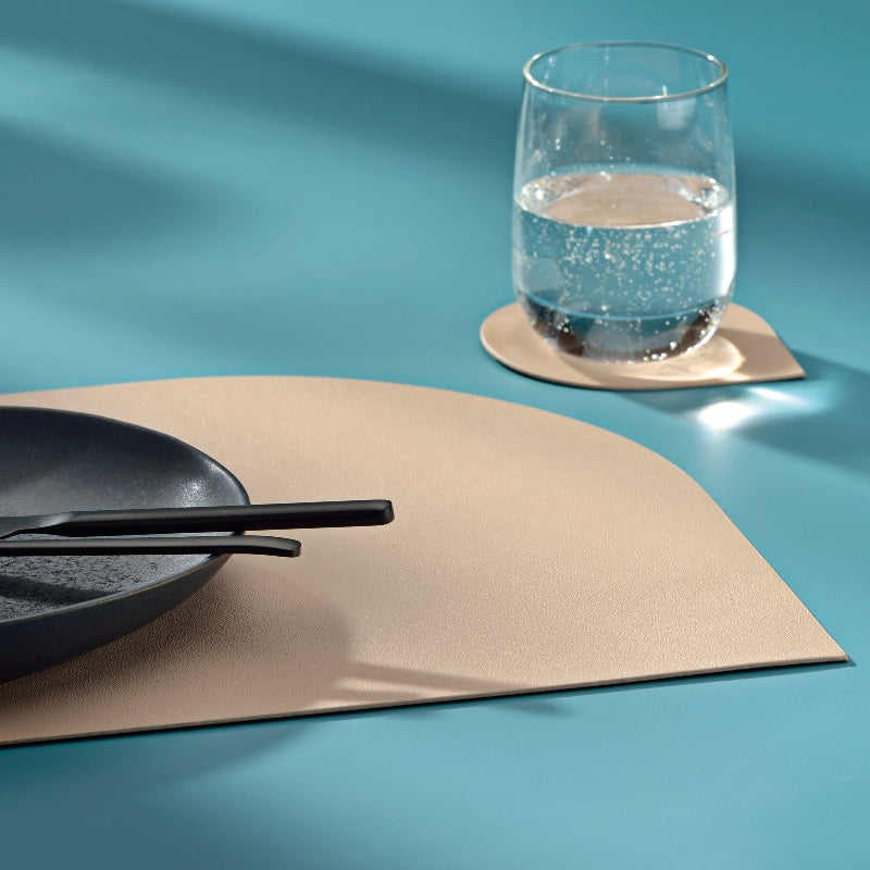 Kela Tischset – 30×45 cm, Kunstleder, Beige