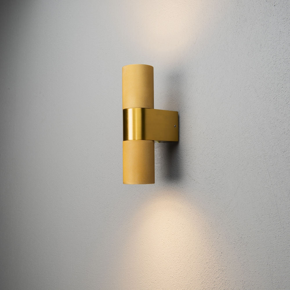 Konstsmide Aussenwandleuchte Temi – 6,5×23,5 cm, 14 W, IP54, Netzbetrieb, dimmbar, Gold, Aluminium