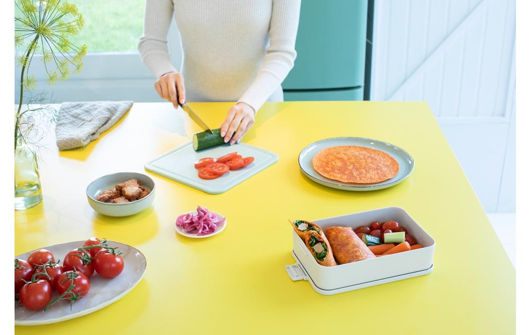 Brabantia Make & Take – Lunchbox 2 l, 25,5 × 16,7 × 6 cm, Kunststoff, Hellgrau