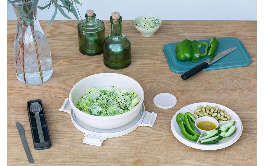 Brabantia Salatschüssel Make & Take – 1,3 l, Ø 21,0 cm, H 7,5 cm, Kunststoff, Hellgrau, mit Deckel