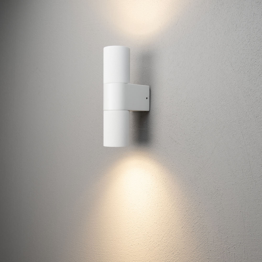 Konstsmide Aussenwandleuchte Temi – 6,5×23,5 cm – 2×7 W – IP54 – Netzbetrieb – dimmbar – Weiss, Glas